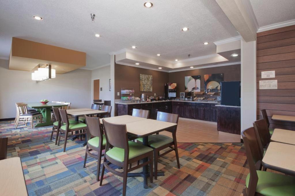 Americinn By Wyndham Moline Airport Quad Cities Exterior foto